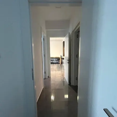 Long Apartment *