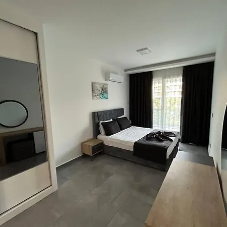 Long Apartment *